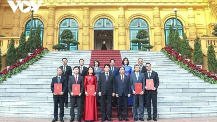 Kruanh dak Lương Cường n’hao grat Đại sứ an 5 cán bộ n’gâng kan nchră nău đah dak bah dih.