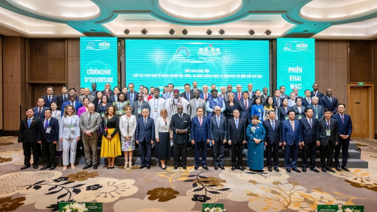 Kơdră Quốc hội Trần Thanh Mẫn truh Hop akom Khul kơdră chĕp kơ̆l Grŭp Nghị viện Nơ̆r Phalăng găh choh jang xa