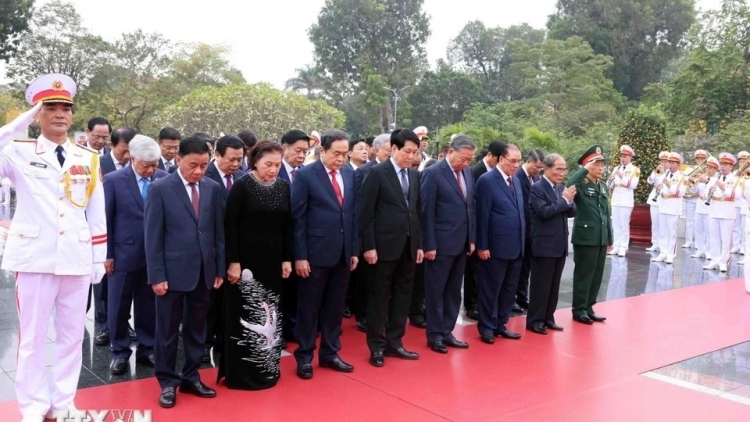 T’COOH XA NAY ĐẢNG, NHÀ NƯỚC MOOT OOY LĂNG LÊY CHỦ TỊCH HỒ CHÍ MINH ĐHALUM BÊL TẾT NGUYÊN ĐÁN