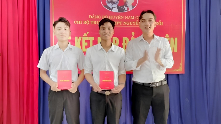 C’MOO 2024, ĐẢNG BỘ CHR’HOONG NAM GIANG KẾT NẠP 114 ĐẢNG VIÊN T’MÊÊ 