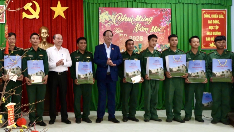 Phó Củ tịc Quôk hội ồng Trần Quang Phương gờm chờ Sa tềp tàm tiah nhàr lơgar càr Dăk Lăk  