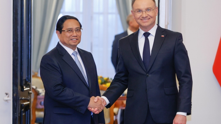 Pôa Phạm Minh Chính, Ngế pro xiâm hnê ngăn Chin phuh trâm mâ tơpui tơno ƀă Kăn xiâm pơkuâ kong têa Ba Lan 