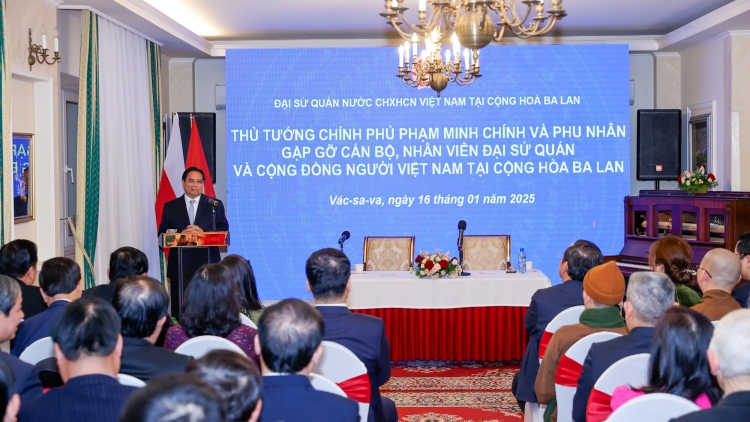 Thủ tướng tơƀơ̆p pơma dơnuh hăm kang ƀô̆ Hơnih jang tang măt păng kon pơlei Việt Nam tơ̆ Ba Lan