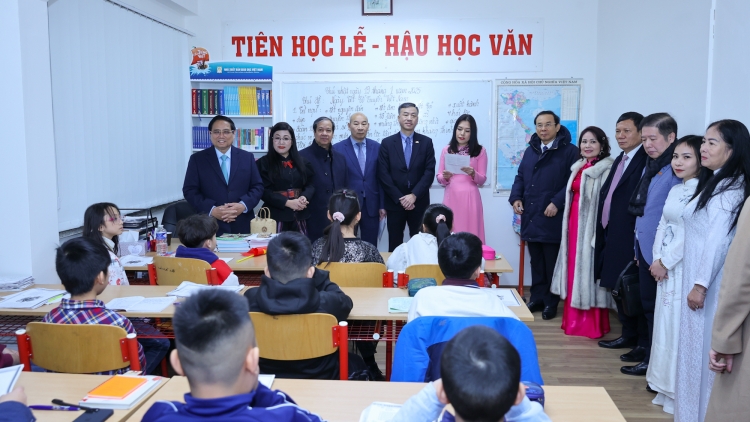 Pôa Phạm Minh Chính, Ngế pro xiâm hnê ngăn tơnêi têa mơhnhôk pơlê pơla mơngế Việt Nam a Kŏng hoa Czech