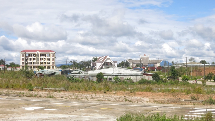 PA ZÊNG ĐỢ MƠ PR’ĐƯƠI PR’DUA PAY PA GLUH CÂL ĐHỊ CỬA KHẨU BHA LANG K’TIẾC NAM GIANG DƯR BÂC