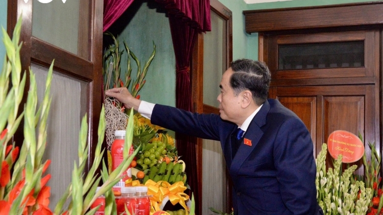 CHỦ TỊCH QUỐC HỘI TRẦN THANH MẪN BĂT HƯƠNG HAY K’NOỌ TƯƠC CHỦ TỊCH HỒ CHÍ MINH ĐHỊ ĐÔNG 67