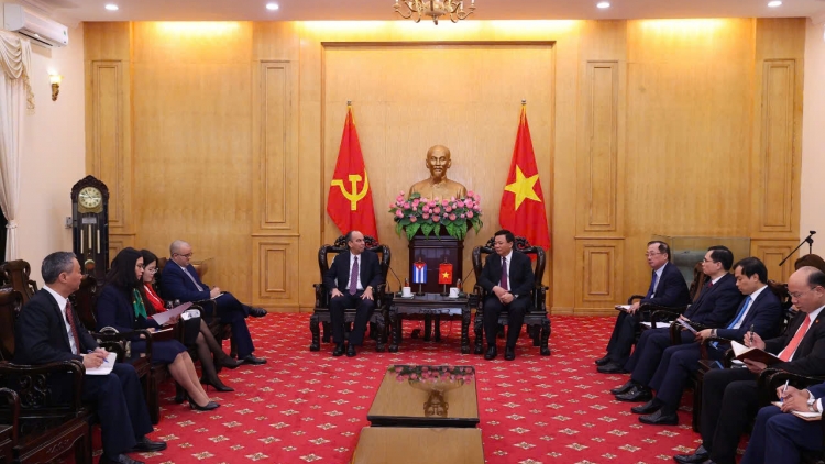 Pôa Nguyễn Xuân Thăng tơdah hlối pêi cheăng ƀă Kăn teăng mâ Cuba a Việt Nam