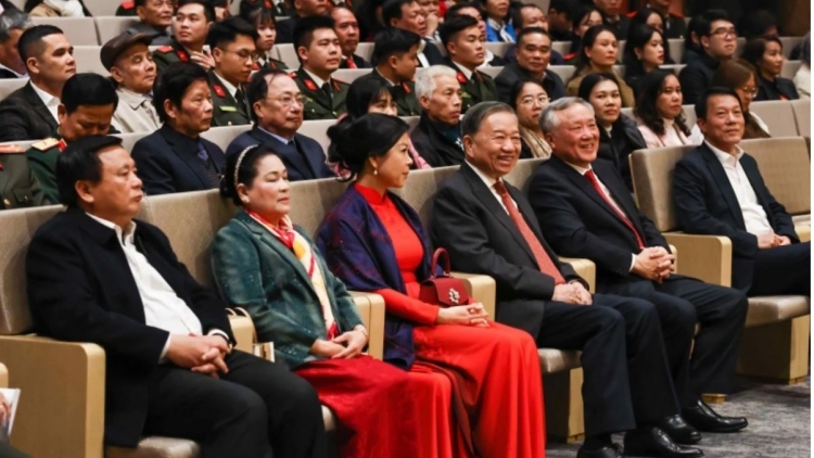 Tổng Ƀí thư ồng Tô Lâm geh măt tàm Broă lơh đơs crih tam ya is ồn “95 nam pờ àng bơta pin dờn” 