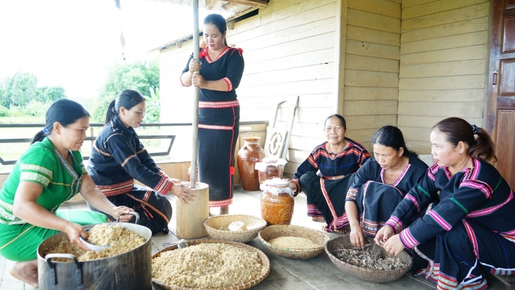 GIA LAI: ZƯ ĐƠC LÂNG PA DƯR VĂN HÓA LANG A HAY TƠỢ CHUYỂN ĐỔI SỐ