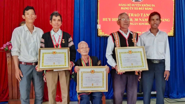 Lăp  pơ-ư ang sa čô mơnuih ping gha ƀơi Gia Lai arăng iâu anăn plơi