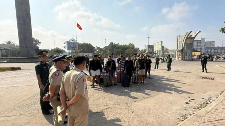 TÂY NINH ĐƯƠNG ĐƠP 177 CHA NĂC TƠỢ CAMPUCHIA, BÂC NĂC PA BHRỢ COH CÔNG TY CĂH LA LUA