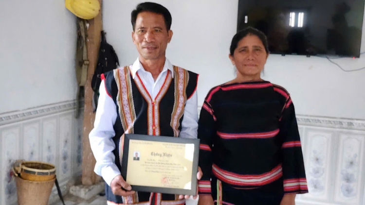 Ròt jơnau cih “Gùng lòt bơh neh rlau lơh tìs wơl rê wơl mờ ƀòn lơgar”- Jơnau cih dơ̆ 2: Rê mờ nùs nhơm pin dờn, gàr bơta lơngăp lơngai ƀòn lơgar