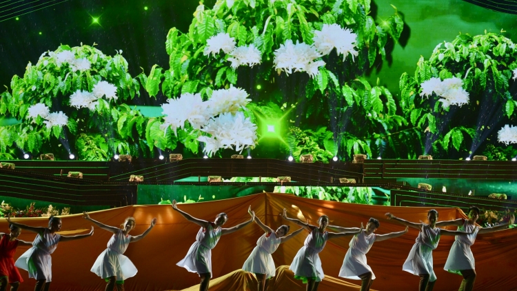 Lơh chờ Kơphê Buôn Ma Thuột dơ̆ 09- anih tus bơh kơphê dunia dê