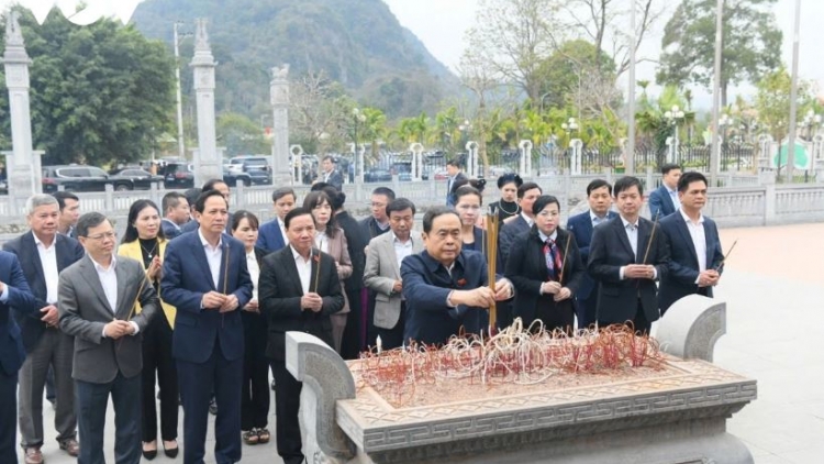 Kruanh Quốc hội Trần Thanh Mẫn mpoh kthup tâm ăp ntŭk nkah ơm tâm Tuyên Quang