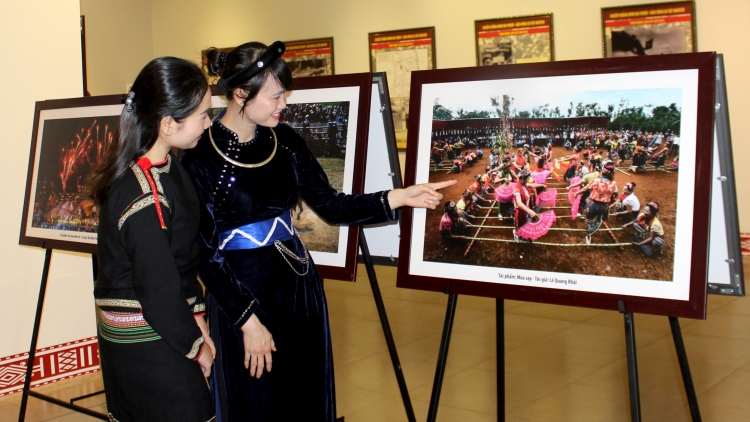 Sơnđờm mut lơh dơ̆ ràng tơlik Dăk Lăk- 50 nam bơt bơtàu mờ bơtàu tơnguh 