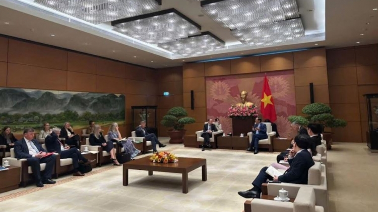 Grup Jơnum min Jơlan hơdră dêh čar Đan Mạch rai mă bruă pơ Việt Nam