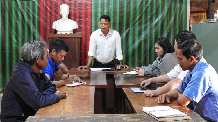 Pêi pro tiô pơkâ mơnhông  klêi  Hôp Đảng ƀô̆ cheăm, pơlê kân a Kon Tum 