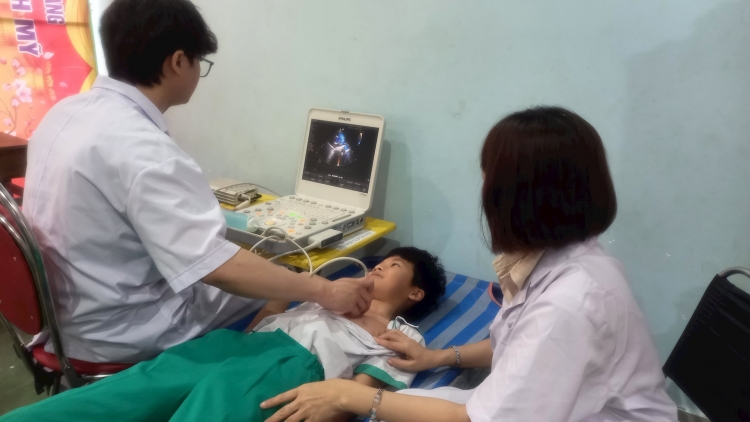 KHÁM LÊY CR’AY DA DƯL, MẠCH DOỌ PAY ZÊN ĐOỌNG HA LÂH 3.500 HOC SINH CHR’HOONG NAM GIANG