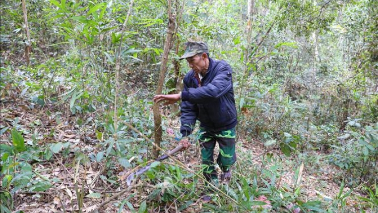 Ngon tô thứ 2 mự 10 căm bườn 3 pì 2025- Tiện tô cắp lung Hoang Văn Học, Chủ tịch UBND xã Mương Giôn, huyện Quỳnh Nhai, tỉnh Sơn La ma tang chự phong phay mảy pá cuồng mua lạnh lau. 