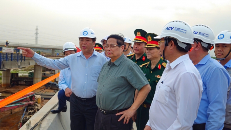 Thủ tướng athei man đang Cham gre păr Long Thành lơ̆m sơnăm ‘nâu