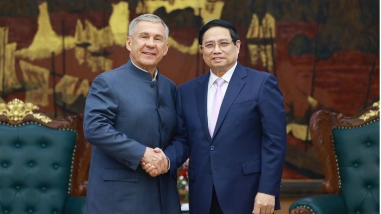 Khua knŭk kna Phạm Minh Chính drông čhưn leh khua kiă kriê ala čar Tatarstan, hlăm ala čar Russia Minnikhanov 