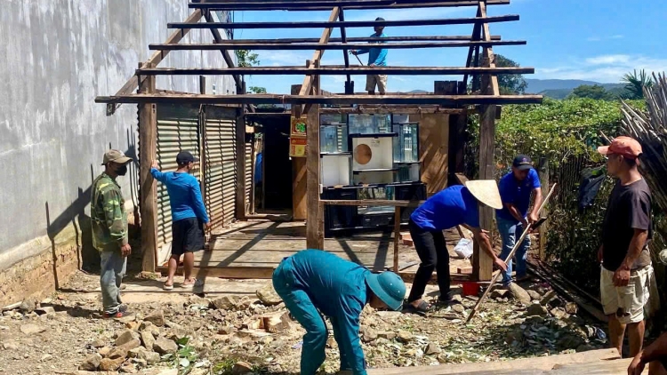 Hlăk ai Lâm Đồng gir run mut hrŏm man pơdong plơi pla phrâo