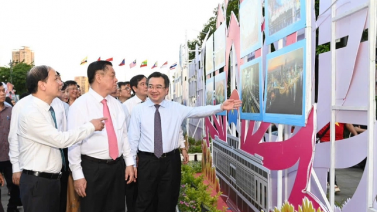 PEIH BRUK PARANG IEK THAOK BINGUK JAYAK BILAN PATAIH 1975