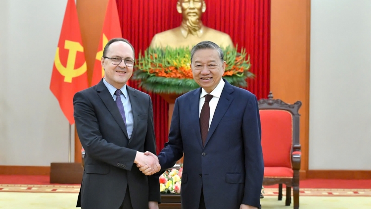 Khua git gai Ping gah dêh čar ơi Tô Lâm tŭ jum Khua anih jưh pơ ala dêh čar Nga ƀơi Việt Nam