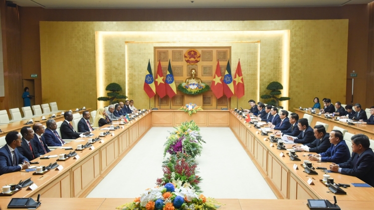 Thủ tướng Phạm Minh Chính sơng păng pơma đam hăm Thủ tướng Ethiopia 