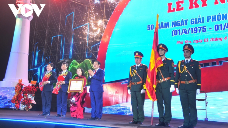 PHÓ CHỦ TỊCH QUỐC HỘI NGUYỄN KHĂC ĐỊNH PÂH BH’RỢ ĐHR’NIÊNG DÔÔNG CỜ ĐHỊ TỈNH KHÁNH HÒA