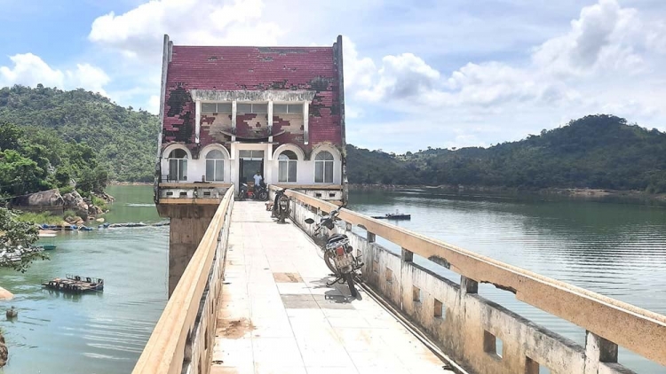 Tơnau dà Ayun Hạ, pràn kis ai tiah prang duh ro kơnrañ in