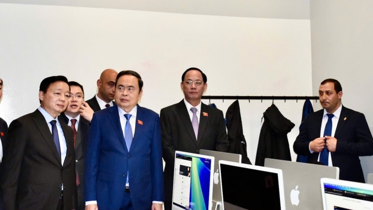 Kruanh Quốc hội Trần Quang Phương Nsong uănh Nklang ntŭk Công nghệ mĭn ƀư mhe TUMO, Armenia