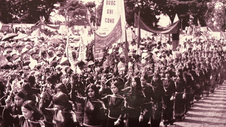 Dap Kơdư hok mơ-ak hrŏm hăng lŏn ia hrơi pơplih phrâo