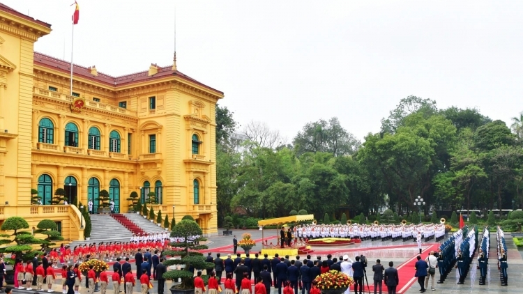 Thủ tướng Tây Ban Nha năm tơmang Việt Nam