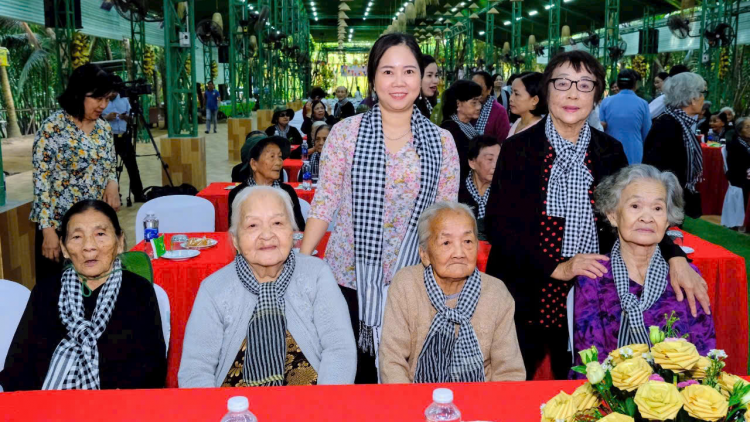 ក្រុមទ័ពនារីសក់វែងបេនត្រែអង់អាចក្លាហានក្នុងភ្នក់ភ្លើងសង្រ្គាម។