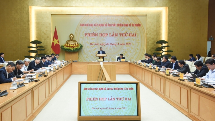 Thủ tướng ồng Phạm Minh Chính đơng lam dar pơrjum dơ̆ 2 Mpồl sồr lơh bơt bơtàu jơnau lơh nền bơtàu tơnguh lơh sa làng bol dê lơh is