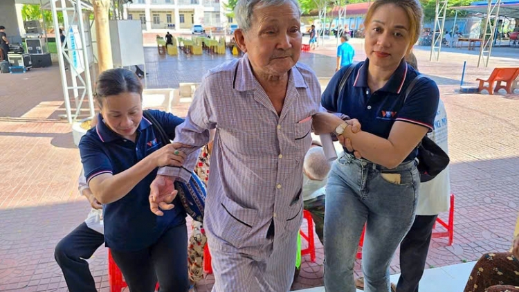 ពត៌មាន​ម៉ោង១៥