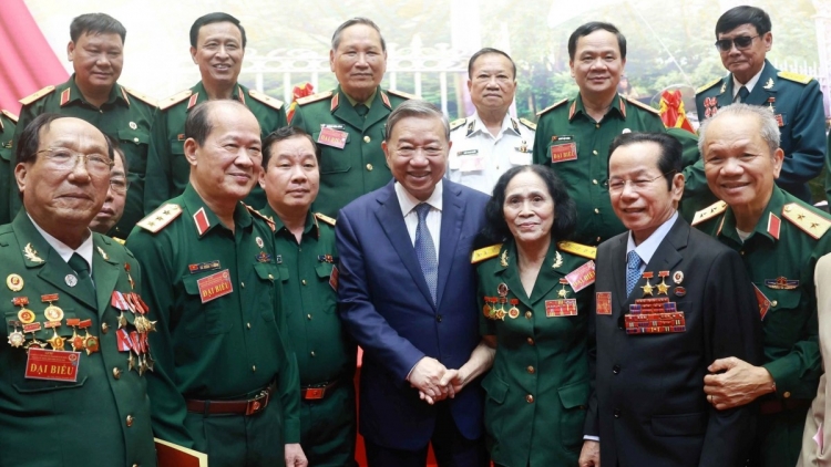 ពត៌មាន ម៉ោង​ ៦