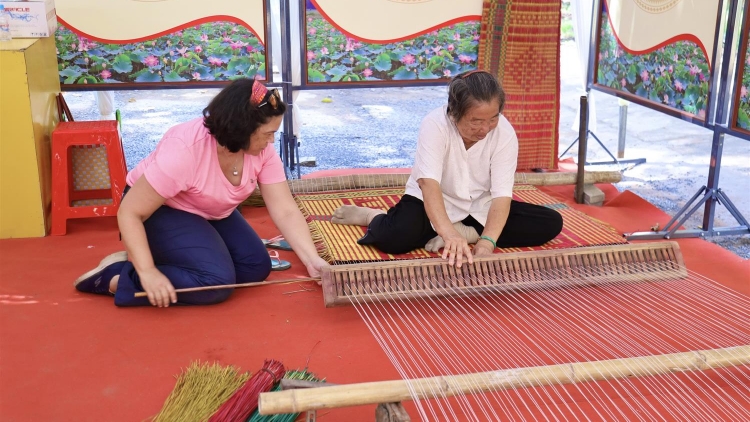 ពត៌មាន​ម៉ោង៦