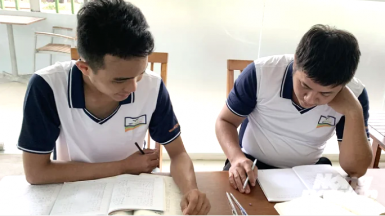 បងប្អូនខ្មែរនៅខេត្តត្រាវិញមានជីវភាពរស់នៅធូរធាដោយសារទៅធ្វើការមានពេលកំណត់ឯបរទេស។