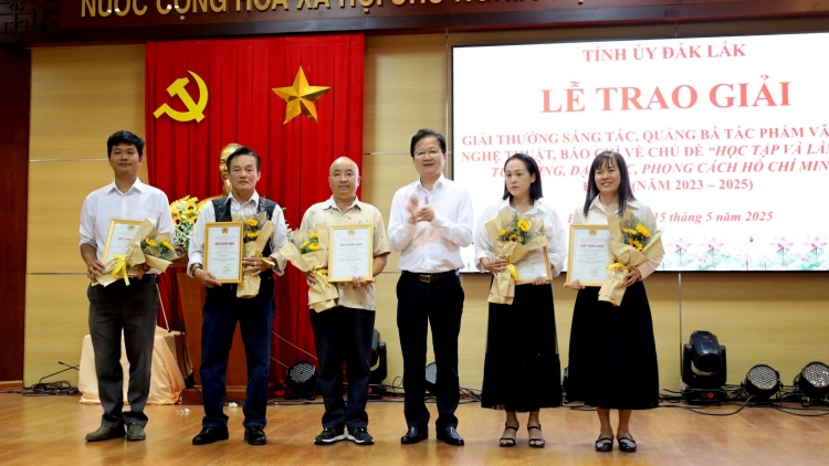 32 klei čih, hră klei mrâo ba bi lông hŏng akŏ “Hriăm lehanăn hlue ngă knhuah mngač Hồ Chí Minh” mâo mă klei pah mni