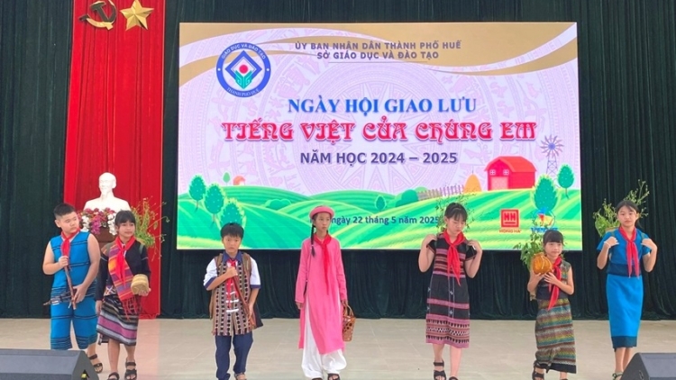 HỌC SINH ACOON COH TING PÂH T’NGAY BHIỆC BHAN “P’RÁ VIỆT ÂNG AĐHI”