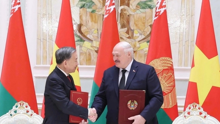 Tổng Bí thư Tô Lâm pơtôch 'lơ̆ng rŏ 'măng năm tơmang 4 teh đak tơring Châu Âu 