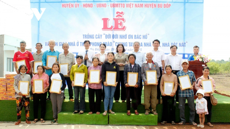 BINH PHUOC AVAL TAL DHUA DAOK DI SANG TADAI TUAN, SANG TAIK TAHAK