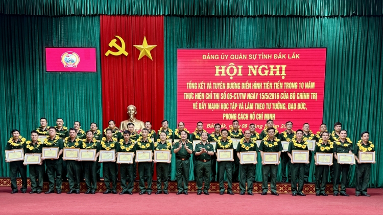 Mô đô̆i Dak Lak kheăn kơdeăn rơpâu ngế krê hriâm ƀă pêi tiô um méa Pôa Hồ