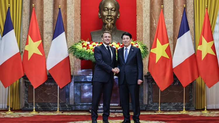 Kơdră chĕp pơgơ̆r Teh đak Lương Cường pơm tơm pơm lêh sơng păng pơma đam hăm Ƀok kơdră tơm Phalăng.