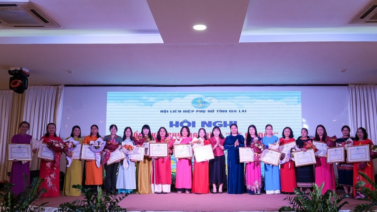 Bơi 10 rmen prăk dơi rgŏ jă an bôk nău kan “Mê̆ djôt bôk mât rong” ta Gia Lai 