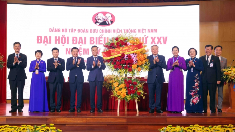 Kơ iĕng Thủ tướng Nguyễn Hòa Bình vang năm Hop akŏm tih Đang ƀô̆ VNPT