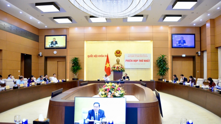 Quốc hội so\k nău tâm rgop bâh bbon lan mpeh nău rgâl mhe Hiến pháp.