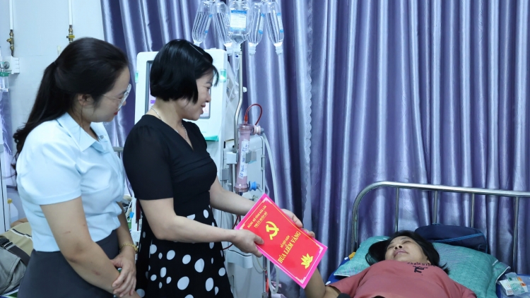 “Hră pơkom prăk Tơmut mơnek mah - Pơdjuai tơlơi pơmin Hồ Chí Minh”